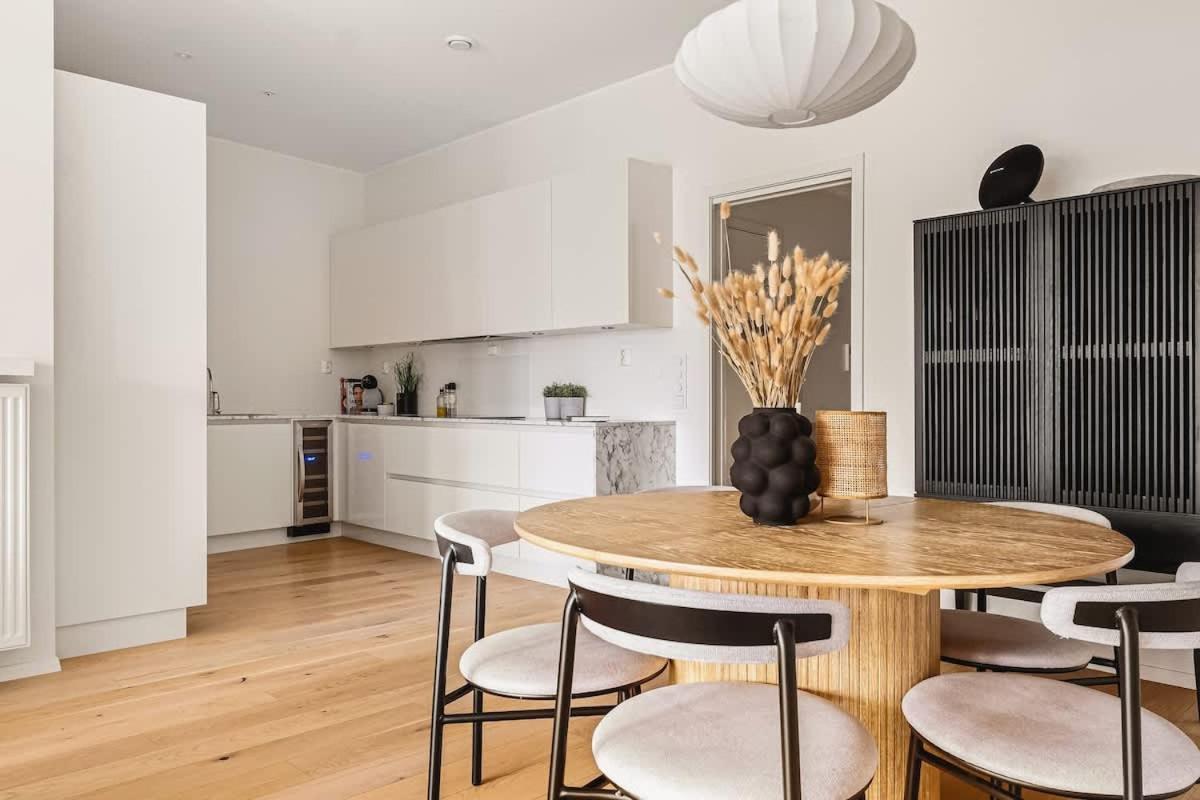 Dinbnb I Luxury With Views L Large Balcony Feriehus